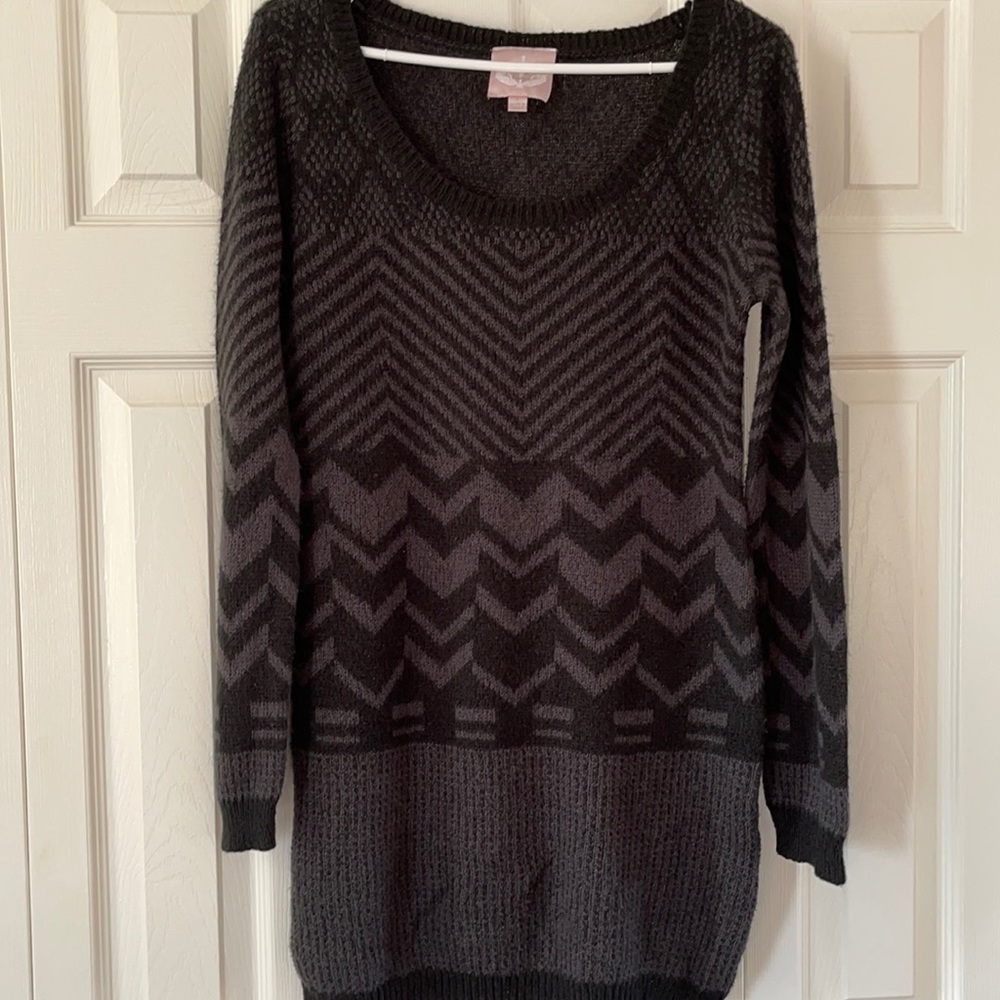 Romeo & Juliet Couture sweater size L🔥🔥